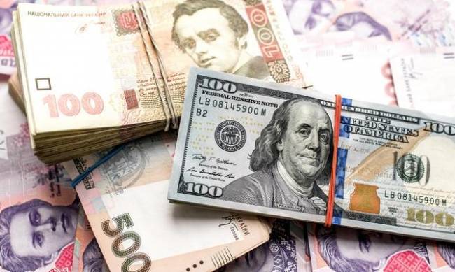 Доллар стремительно обесценивается: в чем надежнее хранить сбережения украинцам фото