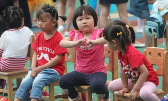 Жителям Китая разрешат иметь троих детей   фото