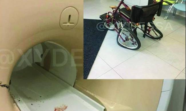 Пациентку-инвалида засосало в МРТ вместе с коляской фото
