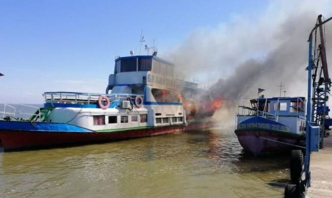 В Одесской области загорелся прогулочный катер - пострадал владелец судна фото