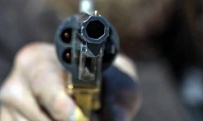В Запорожье хозяин магазина расстрелял дебоширов громивших его магазин: будут судить за превышение самообороны фото