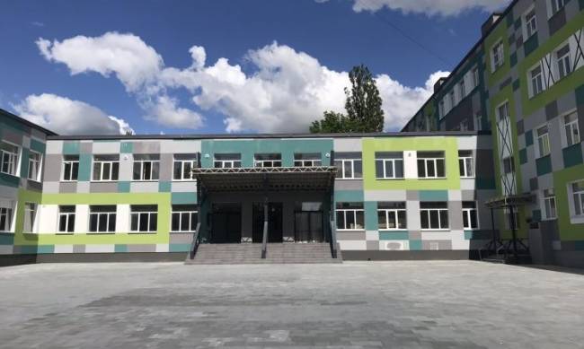 В Мелитополе заканчиватся ремонт в одной из самых больших школ фото