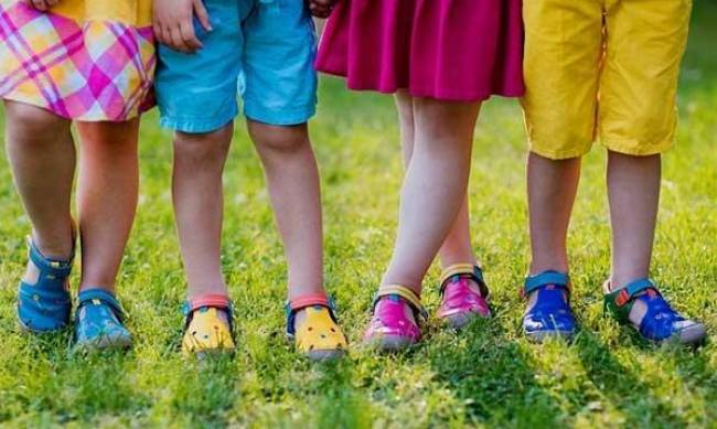 Все, что родители должны знать о покупке летней детской обуви фото