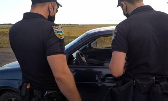 На пути в Кирилловку пьяные пассажиры закатили скандал полиции  фото