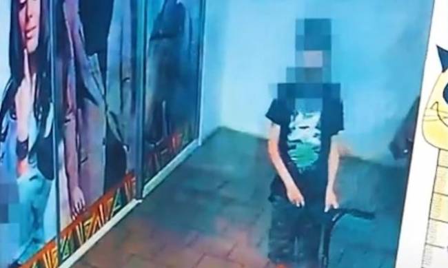 Подросток ограбил детский магазин в Запорожье  фото