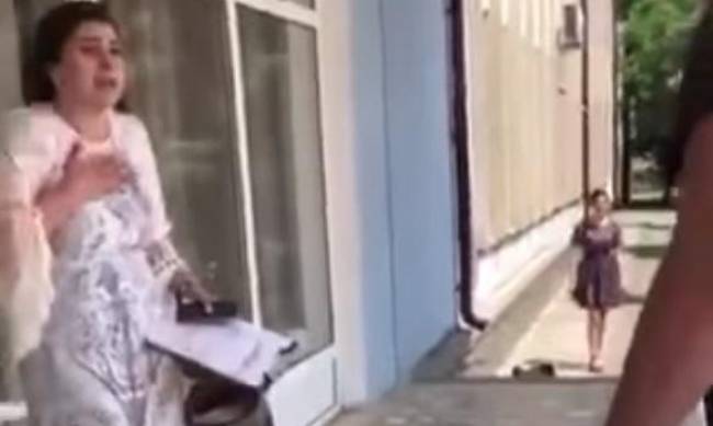 Мужчина фекально отомстил преподавательнице за сына-студента (видео 18+) фото