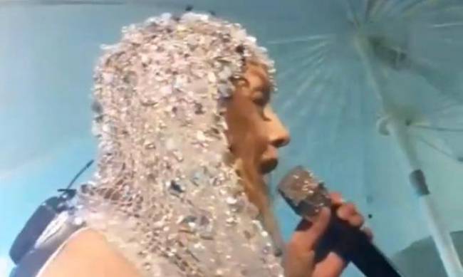 Позор!: Тина Кароль устроила скандал на концерте в Одессе  фото