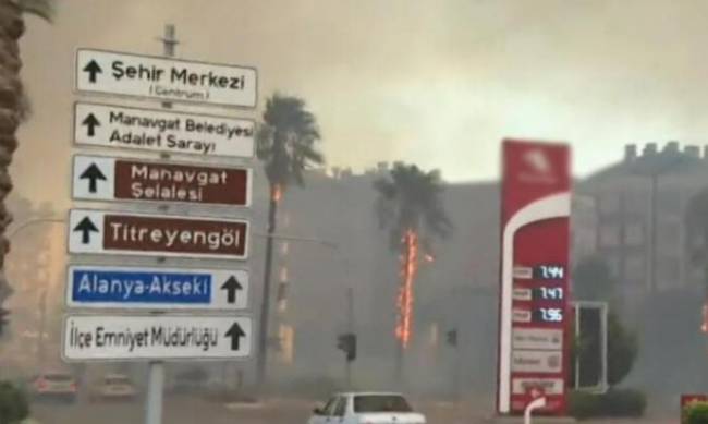 Анталия в огне: жуткие кадры пожаров в Турции (фото, видео) фото