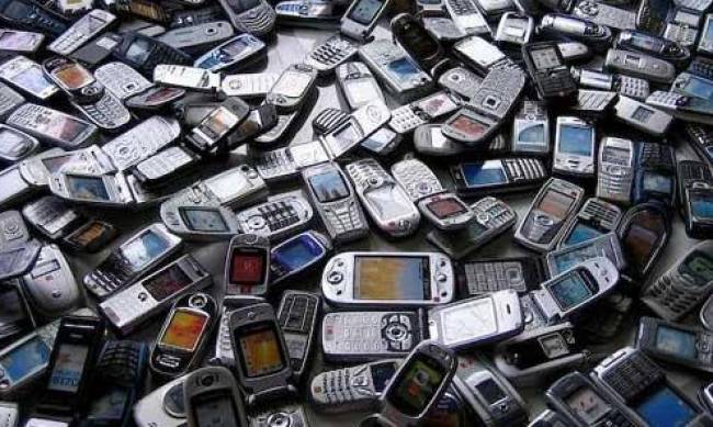 Утилизация старых мобильных телефонов фото