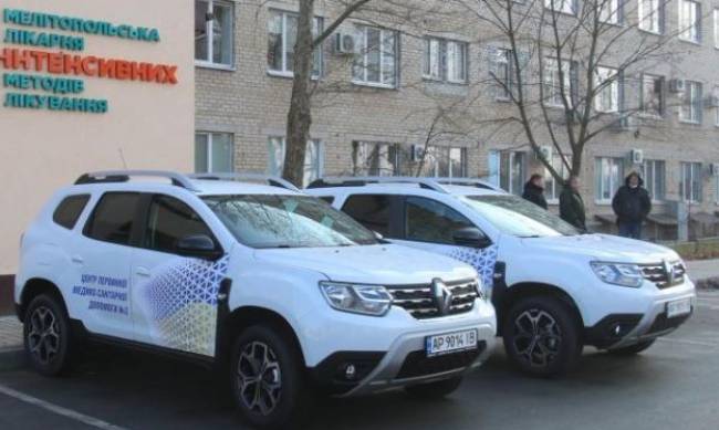 Медтранспорта в городе станет больше: купили три новеньких Renault Duster фото