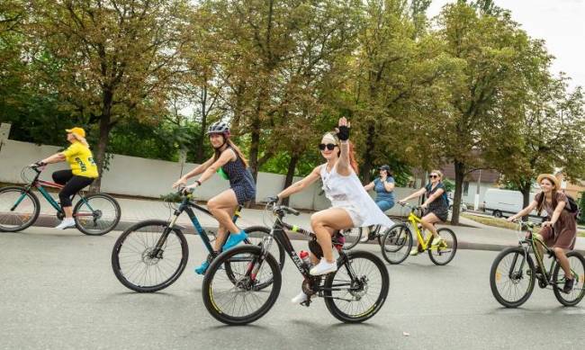 Двухколесный парад в стиле CycleChic в Мелитополе - как это было фото