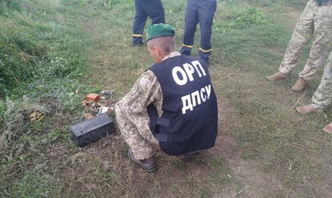 В Кирилловке обнаружили боеприпасы и взрывчатку фото