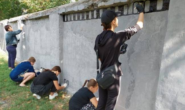 Ограду в центре Акимовки распишут логотипами сел громады  фото