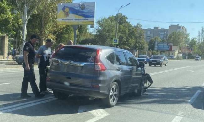 На центральной улице в Мелитополе столкнулись два авто фото