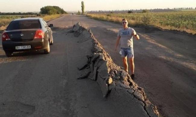 В Украине дальнобойщики будут платить за проезд по дорогам фото