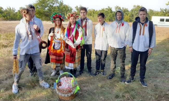 Мелитопольские школьники отправились в этнослет за город фото