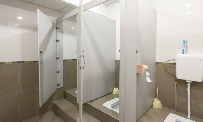 В Мариуполе общественный туалет смогут посетить только вакцинированные фото