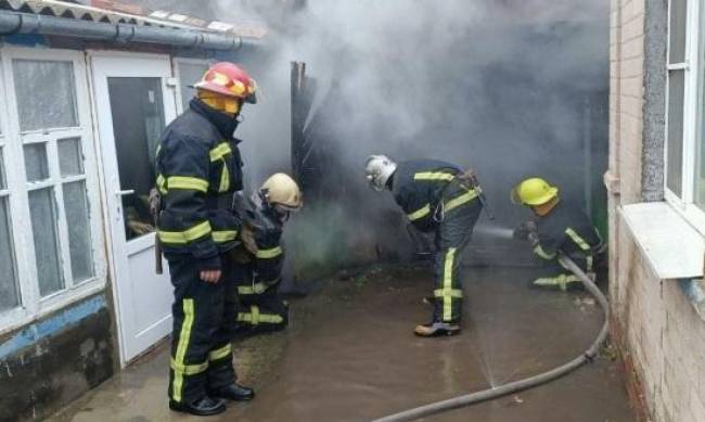 Под Мелитополем горело частное домовладение: в ГСЧС рассказали подробности фото