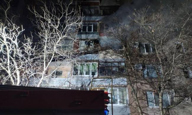 Ночной пожар в высотке Мелитополя: опубликовано видео фото