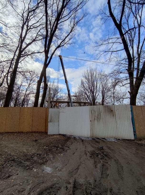 В Мелитополе строительство нового кафе в парке с властью не согласовывали  фото