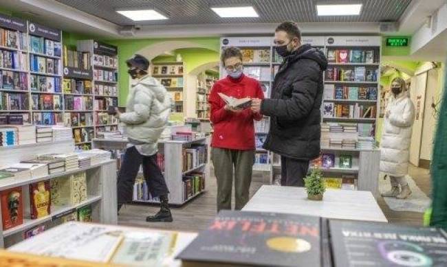 Тысячу забрали, книги не прислали: украинские книгарни попали в крупный скандал  фото