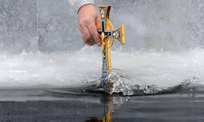 Можно ли набирать воду из-под крана на Крещение  фото