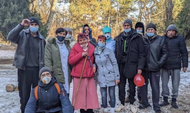 Килограммы фруктов, сладости и салют: в тубдиспансере праздник фото