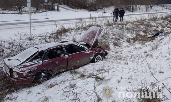 На трассе под Запорожьем из-за гололеда произошло смертельное ДТП  фото