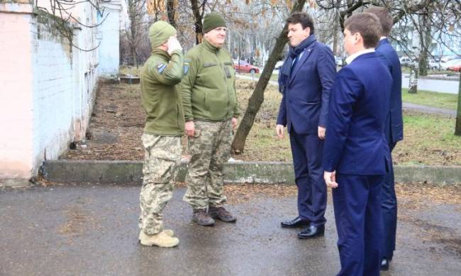 Чиновники приехали посмотреть на батальон теробороны фото