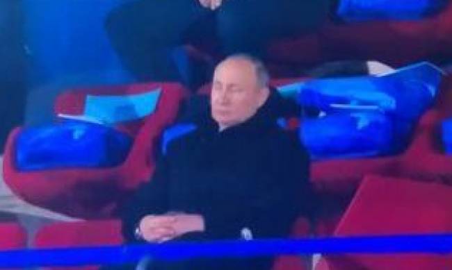 Владимир Путин «уснул» во время выхода украинских спортсменов на Олимпийских играх фото