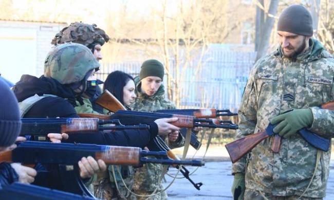 Учатся Родину защищать - в батальоне теробороны тренировки для всех фото