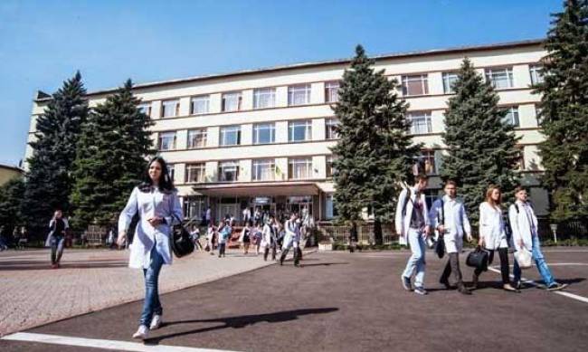 Запорожский медико-фармацевтический университет в ТОП-30 Украины фото