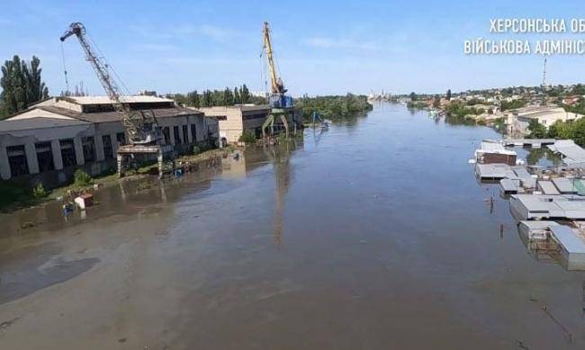 ДСНС повідомило: в Херсоні вода піднялася до п’яти метрів фото