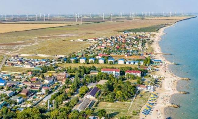 В Приморському Посаді окупанти розташували військову техніку фото