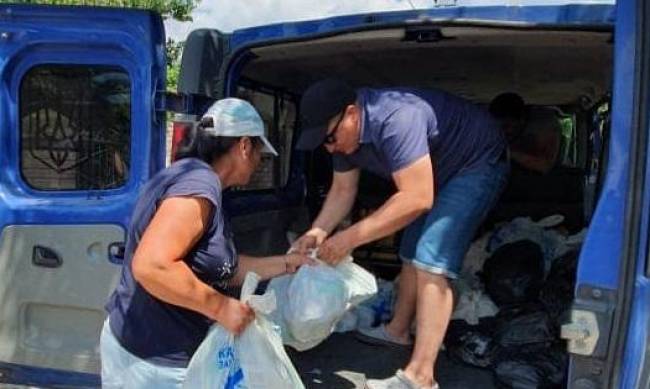 Мелітопольці за тиждень відправили три гуманітарні вантажі на Херсонщину фото