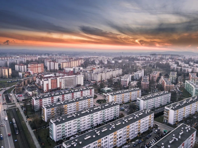 Стало відомо, скільки квартир купили українці в Польші за минулий рік фото