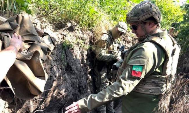 Гауляйтеру з Мелітополя дали погратися у війну фото