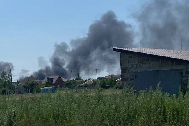 Вибухи в Генічеську – ЗСУ вдарили по базі оккупантів (ВІДЕО) фото