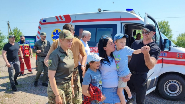 Воззєднання сімї: незаконно депортованих дітей повернули додому фото