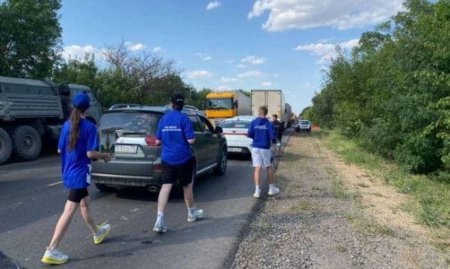 Молодь з Мелітополя задіяли у масовці пропаганди фото