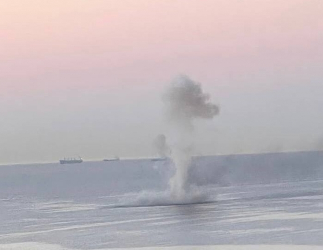 Морські дрони атакували базу ВМФ у Новоросійську: пошкоджено корабель, - росЗМІ (ВІДЕО) фото