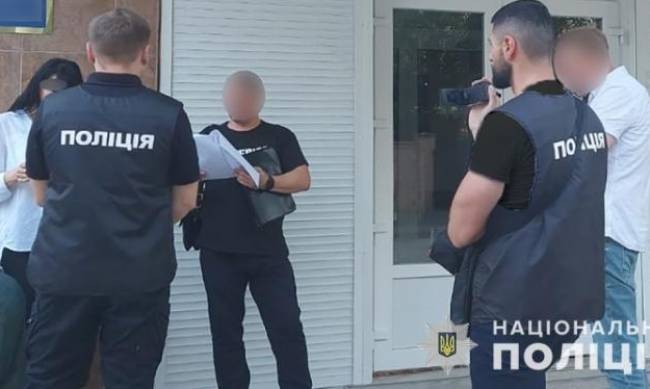 У Запоріжжі керівнику військкомату повідомили про підозру в підробці офіційних документів  фото