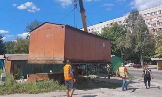 В одному з районів Запоріжжя у гаражі облаштували “наливайку” фото