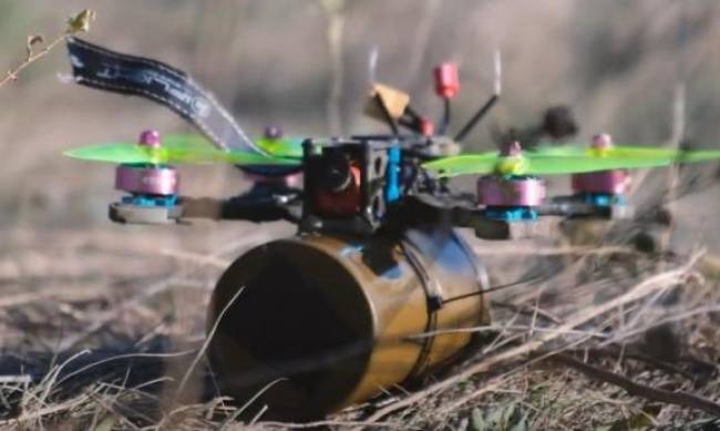 На Мелітопольському напрямку FPV-дрон уразив російський БТР фото