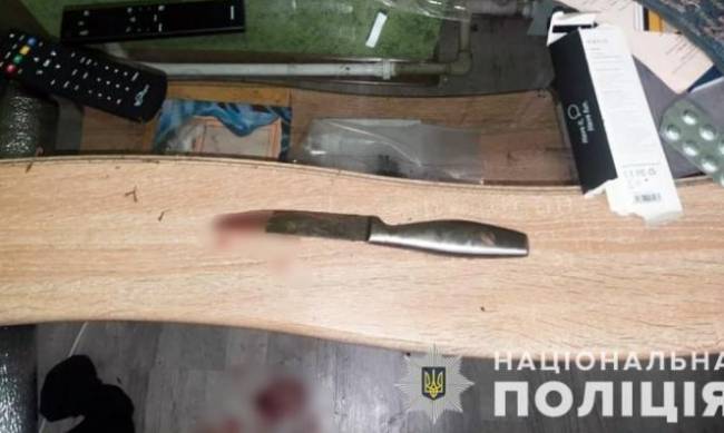 У Вільнянську жінка через ревнощі накинулася на чоловіка з ножем  фото