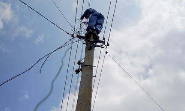 Енергетики повернули світло мешканцям селища під Запоріжжям фото