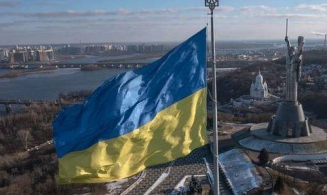 Шторм в Україні. Загинули четверо осіб, у Києві пошкоджено найбільший прапор – фото  фото
