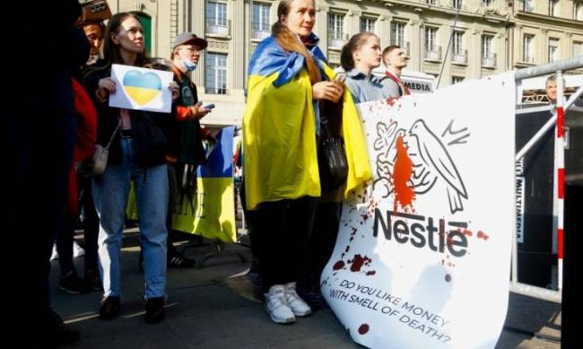 KitKat, Nescafé, Nesquik: корпорацію Nestle визнано міжнародним спонсором війни фото