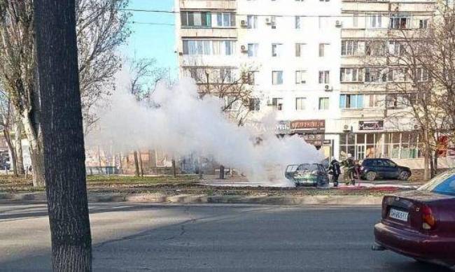 В Маріуполі стався вибух: підірвали автомобіль поліцейського окупантів фото