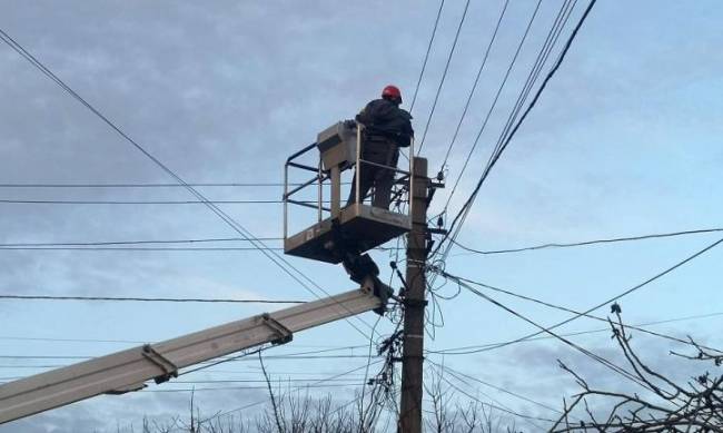 У Запорізькій області світло повернули понад чотирьом тисячам споживачів  фото